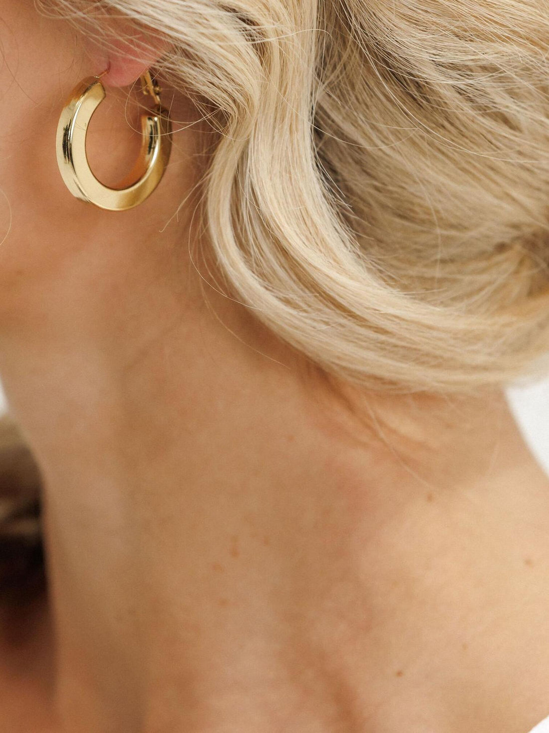 BELLA EARRINGS - Gold