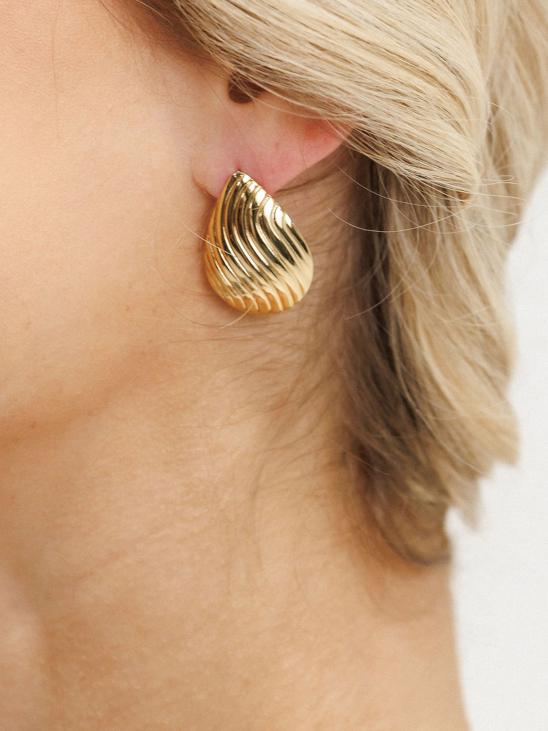 ELLIE EARRINGS - Gold