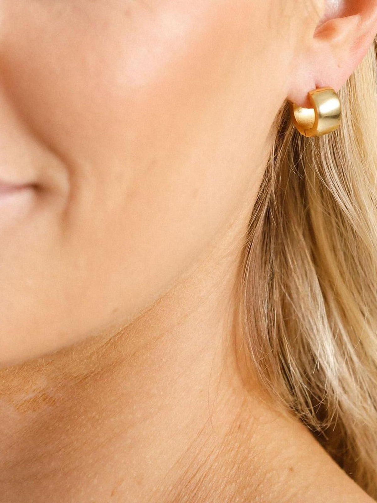 IRIS EARRINGS - Gold